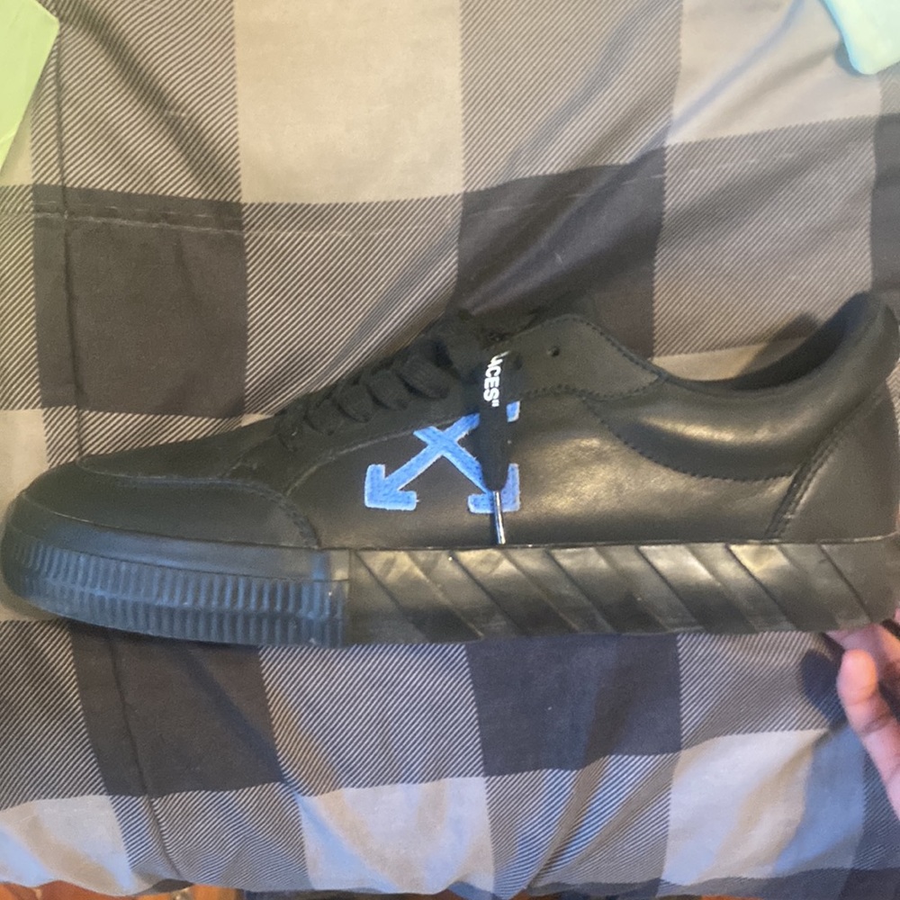 Off-white - Picture 5 of 6